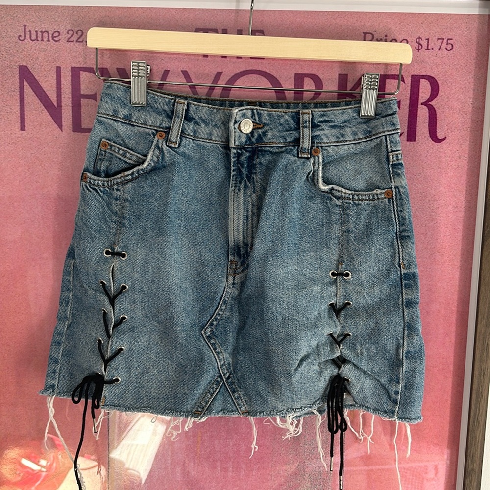 DISTRESSED TOPSHOP DENIM MINI SKIRT